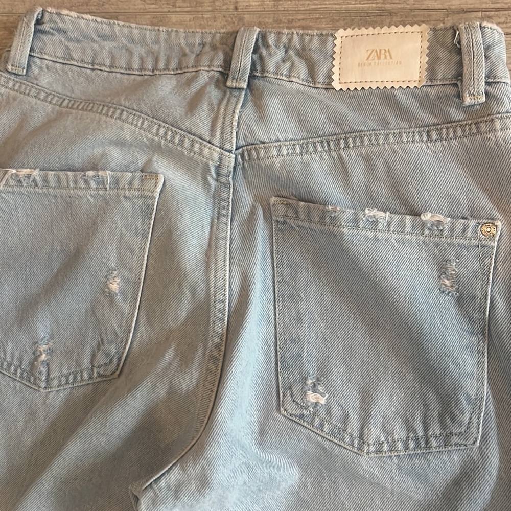 Zara Women’s‎ Jeans Distressed Size: 4 Color: Blue